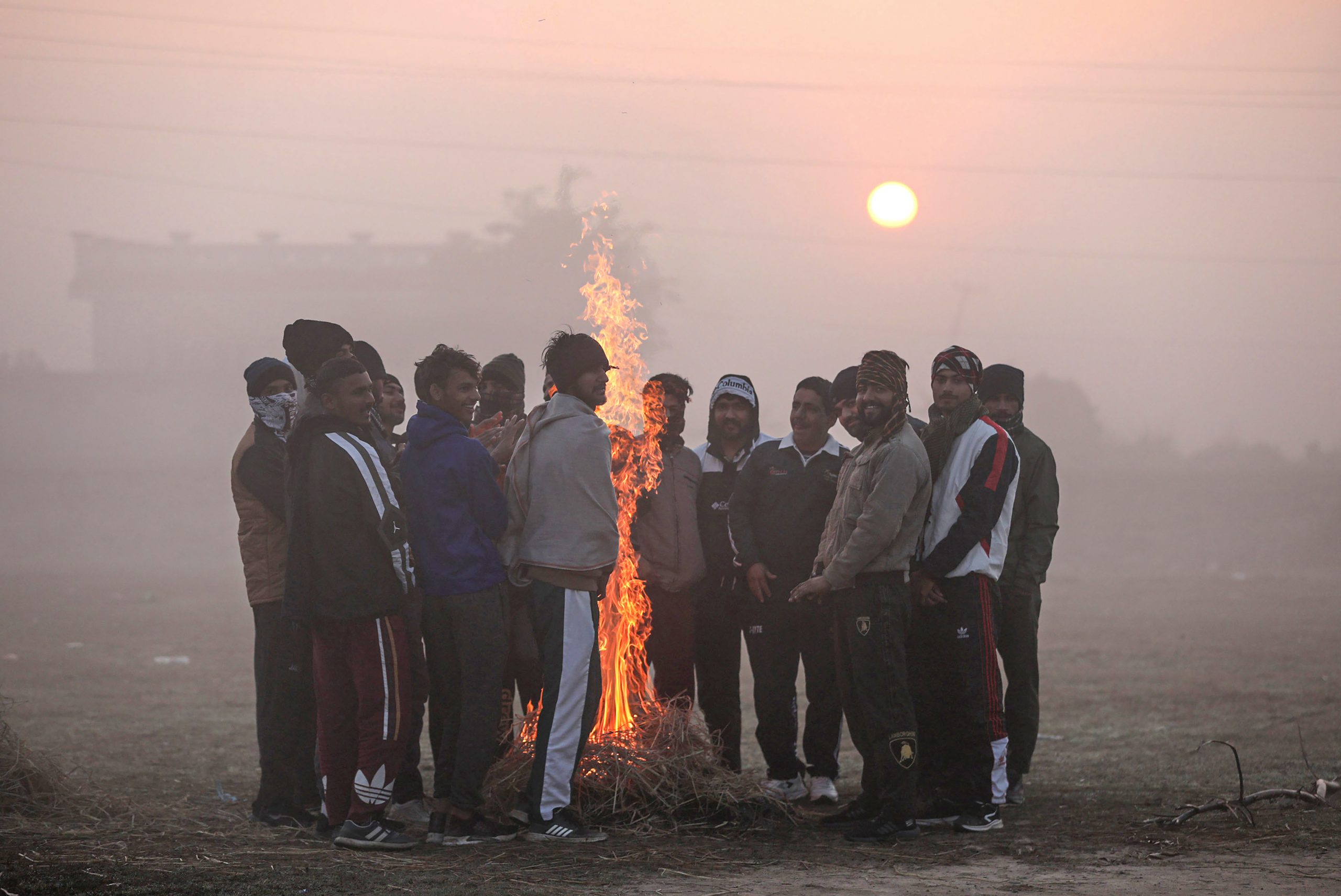 Weather News Today: तापमान में गिरावट जारी, जानें यूपी-बिहार सहित अन्य राज्यों में कैसा रहने वाला है मौसम