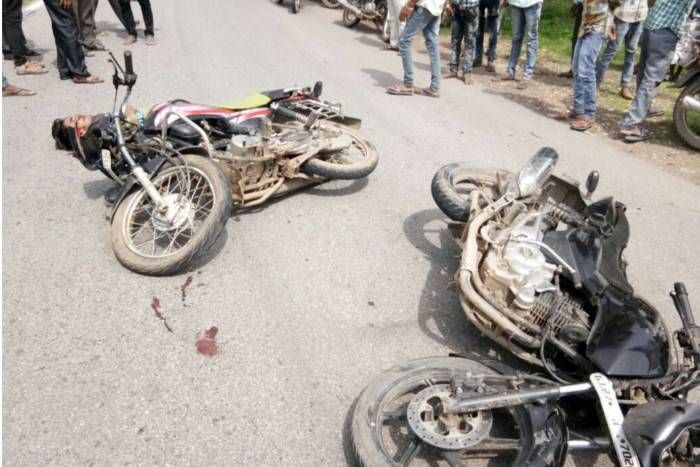दो बाइकों की टक्कर में एक की गयी जान