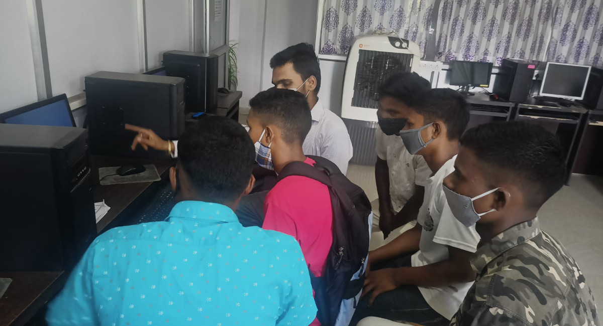 Jharkhand News: सिमडेगा के हॉकी खिलाड़ी अब कंप्यूटर में भी होंगे हुनरमंद, अमेरिका से ऑनलाइन सीख रहे अंग्रेजी
