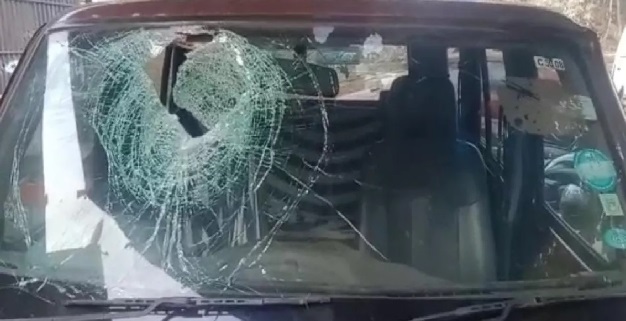 बिहारशरीफ में रेड करने पहुंची उत्पाद विभाग की टीम पर हमला, वाहन के शीशे तोड़े