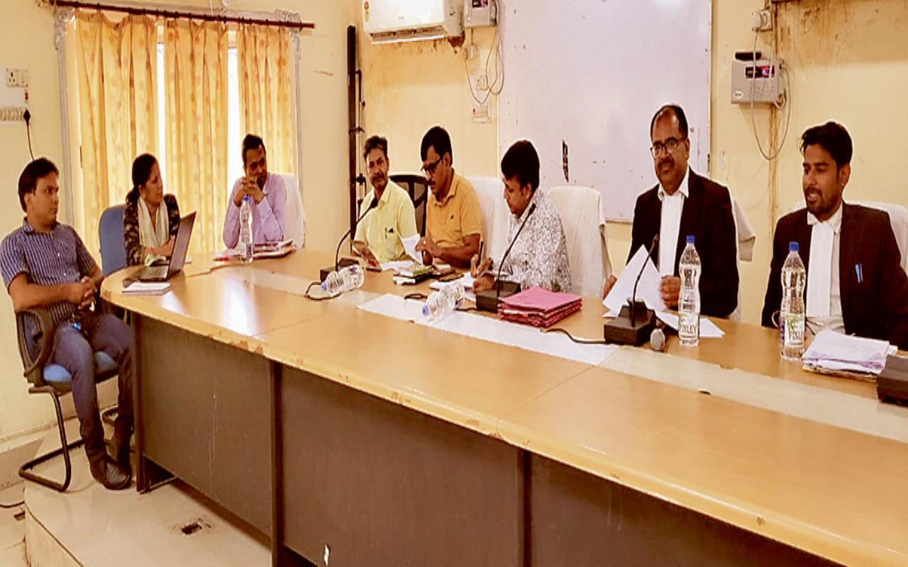 बीपीएल कोटा से नामांकन मामले में आयोग की टीम ने कहा- सिर्फ आपत्ति की होगी जांच