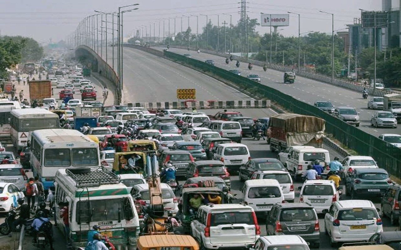 Delhi: NH-48 का एक हिस्सा हुआ बंद, दिल्ली-गुरुग्राम रोड पर लगा भारी जाम