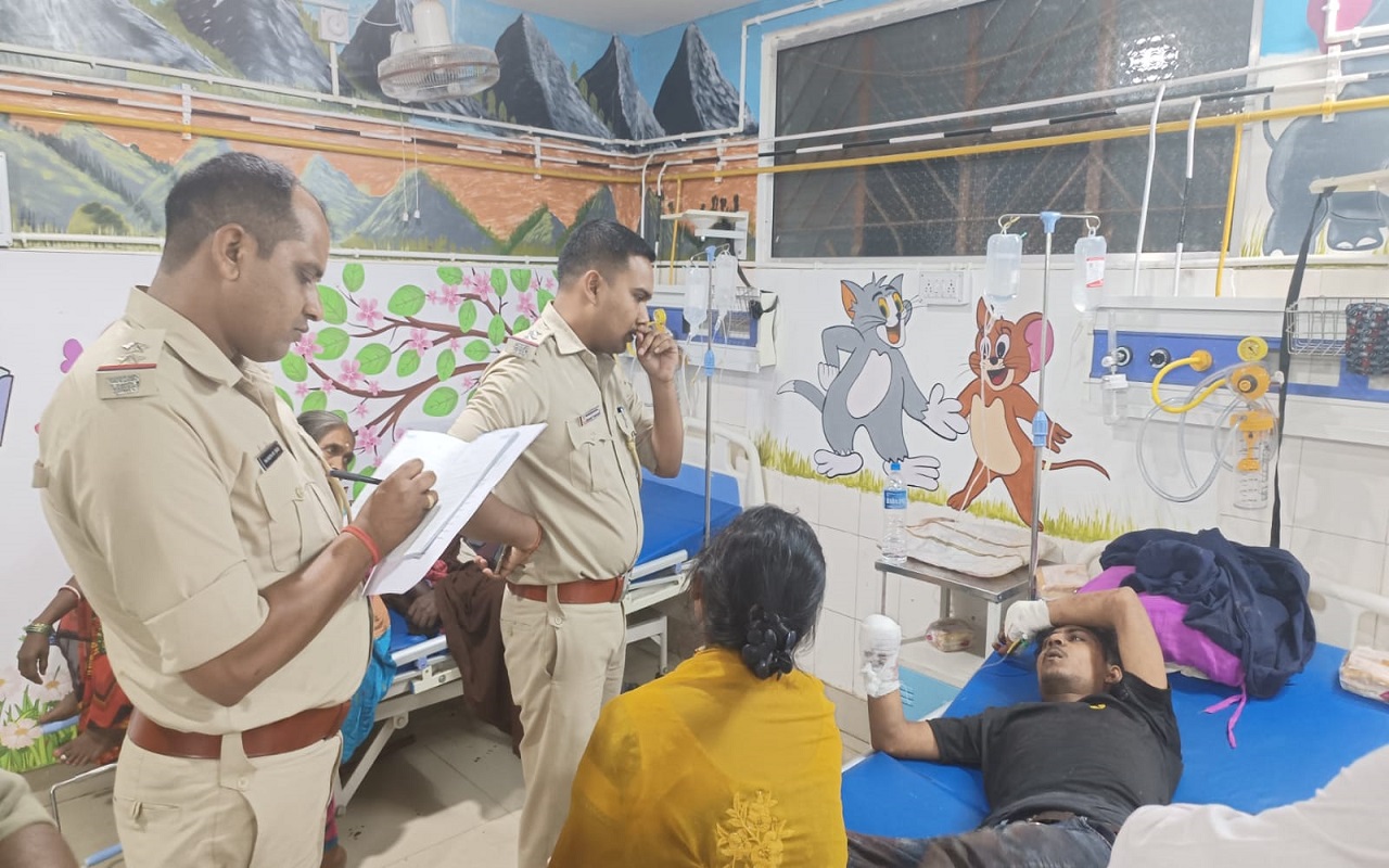 झारखंड: 5 लड़कों ने दुश्मनी में युवक का हाथ काट डाला, हालत गंभीर, कलाई ढूंढ रही पुलिस