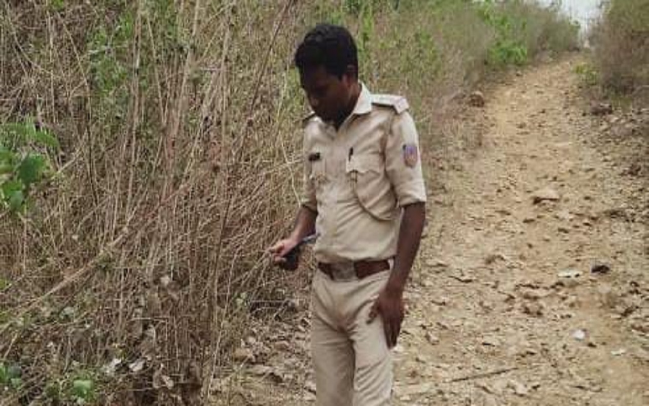 झारखंड: कहासुनी में बढ़ा विवाद, पति ने पत्नी को पत्थर से कूचकर मार डाला, पुलिस ने किया अरेस्ट