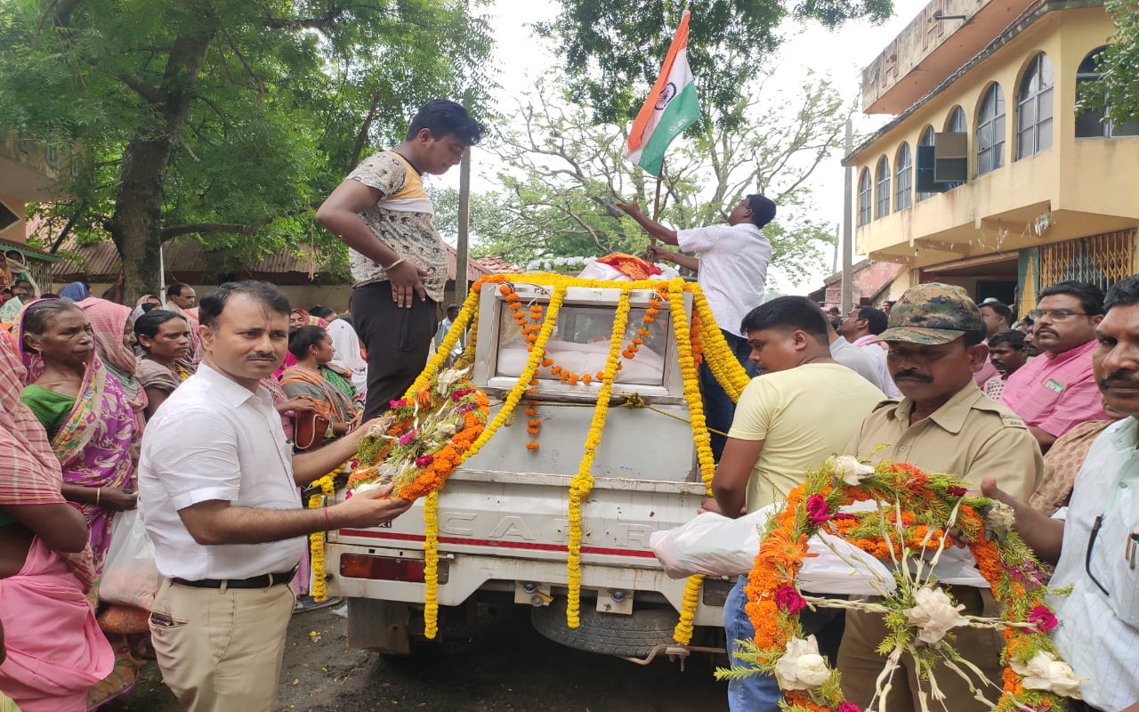पंचतत्व में विलीन हुए झारखंड के पूर्व मंत्री देवीधन बेसरा, कई राजनेताओं ने दी श्रद्धांजलि