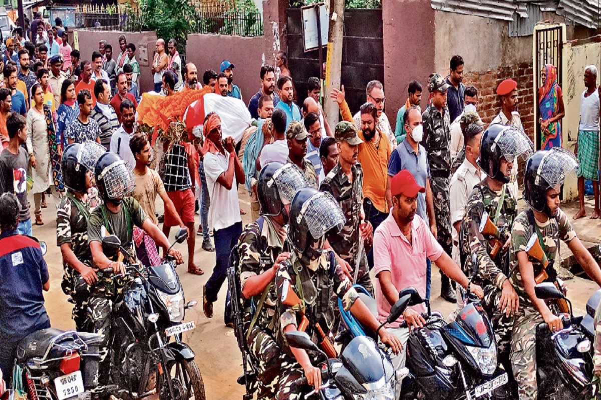 आक्रोश के बीच दुमका की बेटी अंकिता का हुआ अंतिम संस्कार, एडीजी और आइजी ने शुरू की जांच