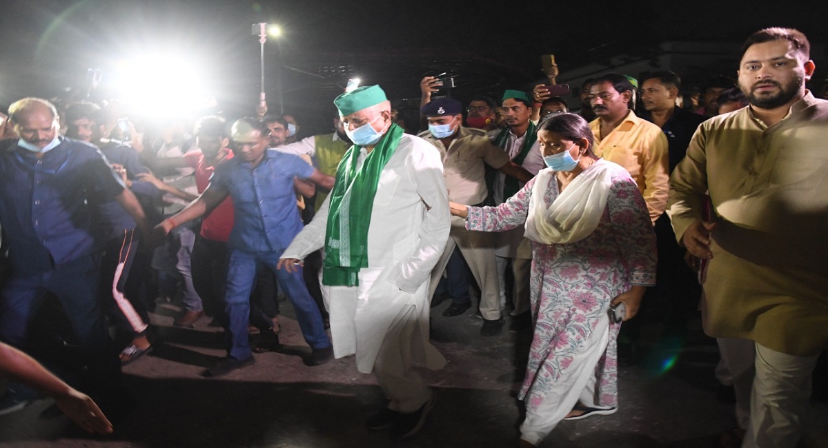 लालू यादव को अपने आवास लाने की जिद पर क्यों अड़े रहे तेज प्रताप? बतायी पूरी वजह, जानें क्या कहा…