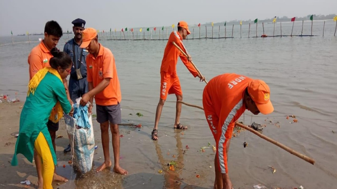 भागलपुर DM ने बरारी से लेकर बूढ़ानाथ तक विभिन्न गंगा घाटों का किया निरीक्षण, इन छठ घाटों पर होगी पूजा