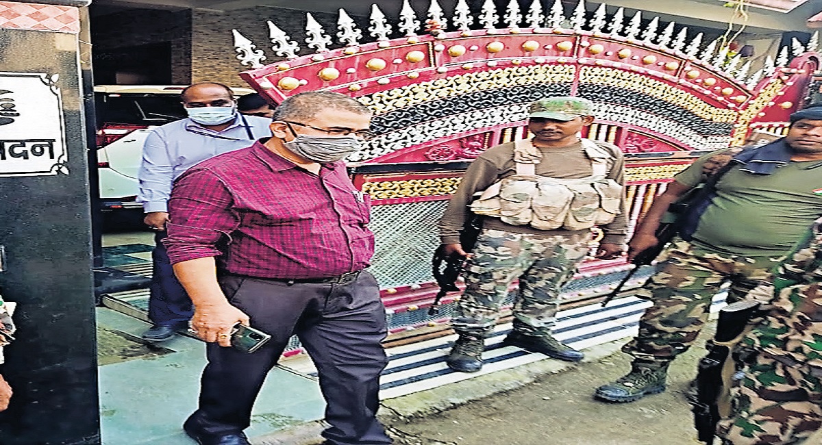 अवैध बालू खनन: ढाई साल के वेतन को नहीं लगाया हाथ, फिर भी दागी थानेदार ने बना ली 50 लाख की संपत्ति