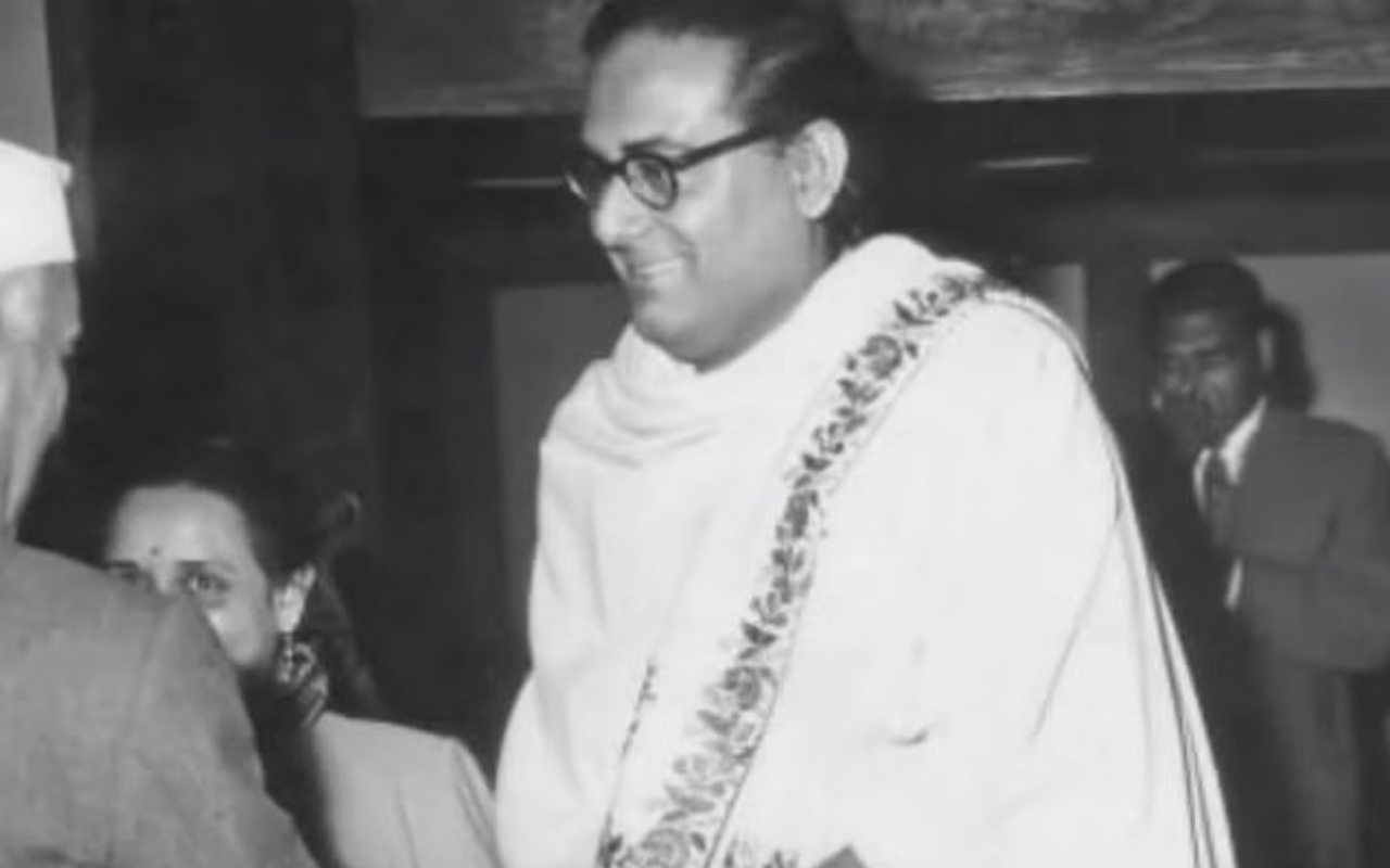 ‘जाने वो कैसे लोग थे’ से लेकर ‘है अपना दिल तो आवारा’ तक, ये हैं हेमंत कुमार के 5 खूबसूरत गाने, देखें VIDEO