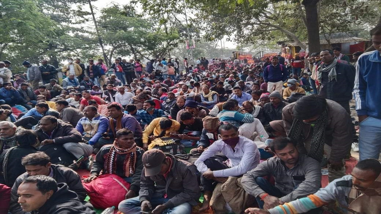 Bihar: बकाये मानदेय की मांग लेकर पटना में जमे पंचायत वार्ड सचिवों के पास पहुंचे तेजस्वी, चिराग और पप्पू यादव