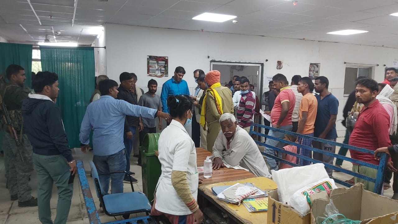 Jharkhand News : झारखंड के चैनपुर थाना में जोरदार धमाका से मची अफरा-तफरी, चार चौकीदार समेत पांच जख्मी