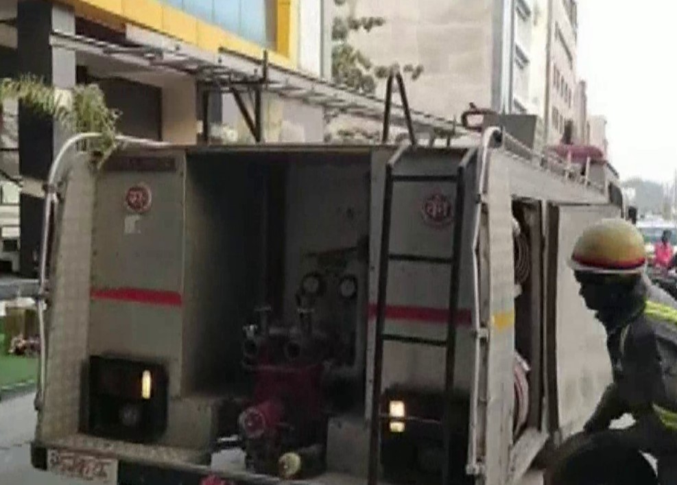 Lucknow Fire: होटल एम्पेरियो ग्रैंड में गैस पाइप लाइन में विस्फोट, दस लोग गंभीर रूप से घायल