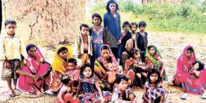 गया में स्कूल बस पर चढ़ने के दौरान कुचल कर छात्र की मौत, गुस्साये लोगों ने स्कूल बस में लगायी आग