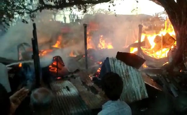 Bihar News: भागलपुर के नवगछिया में लकड़ी गोदामों में लगी भीषण आग, 50 लाख से अधिक की संपत्ति जलकर खाक
