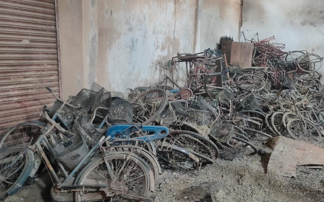 गुमला : छात्राएं कर रही साइकिल का इंतजार, साल 2017 से लैंपस में सड़ रही लड़कियों की उड़ान!
