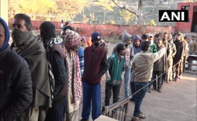 Jammu Kashmir : DDC के अंतिम और आठवें चरण के लिए हुआ मतदान, कई वरिष्ठ नेताओं की प्रतिष्ठा दांव पर
