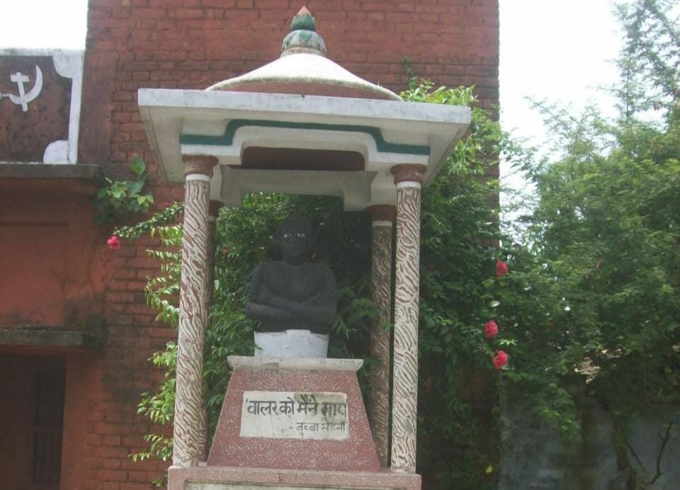 थानेदार वालर को जलाकर ब्रिटिश हुकूमत को थर्रा देनेवाले शहीद जुब्बा सहनी का गांव आज भी सरकारी स्कूल को तरस रहा
