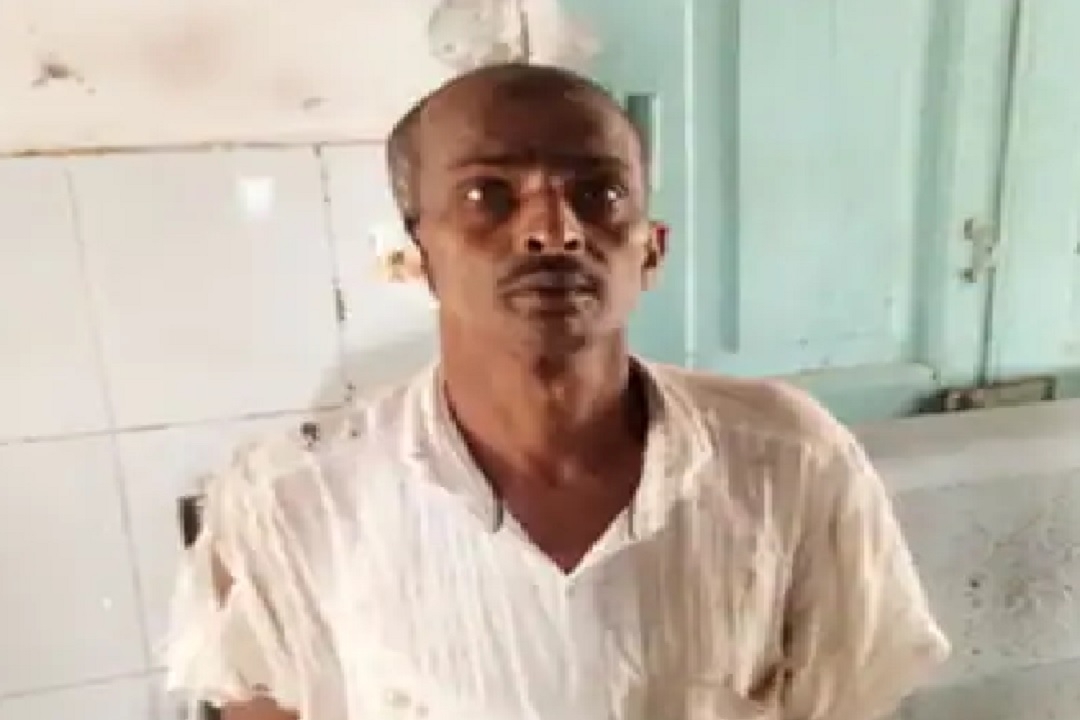 सीतामढ़ी में उधार नहीं देने पर अपराधियों ने दांत से काट लिया दुकानदार का कान