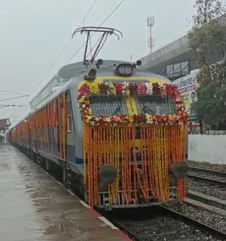 Kanpur News: 20 साल बाद बिठूर पहुंची मेमू ट्रेन तो हुआ जोरदार स्वागत, जानें क्या होंगे फायदे…