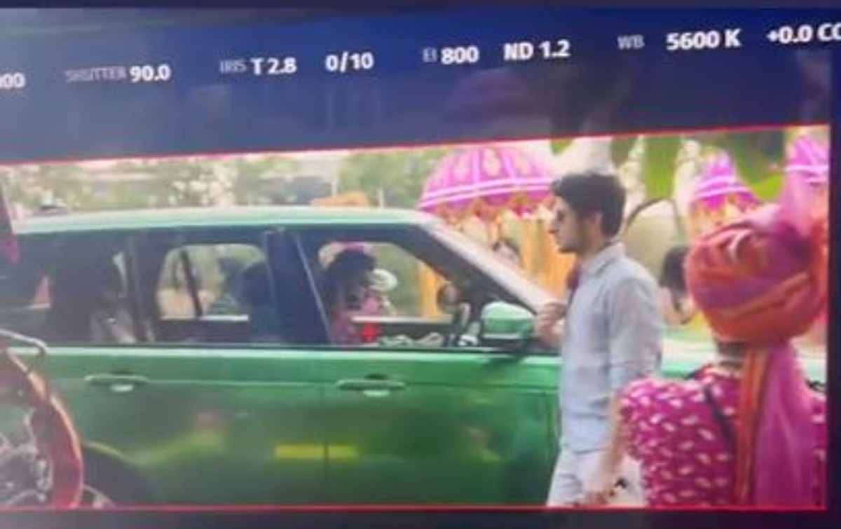 Karan Johar ने ‘रॉकी और रानी की प्रेम कहानी’ के सेट से शेयर की BTS वीडियो, इस अंदाज में दिखे इब्राहिम