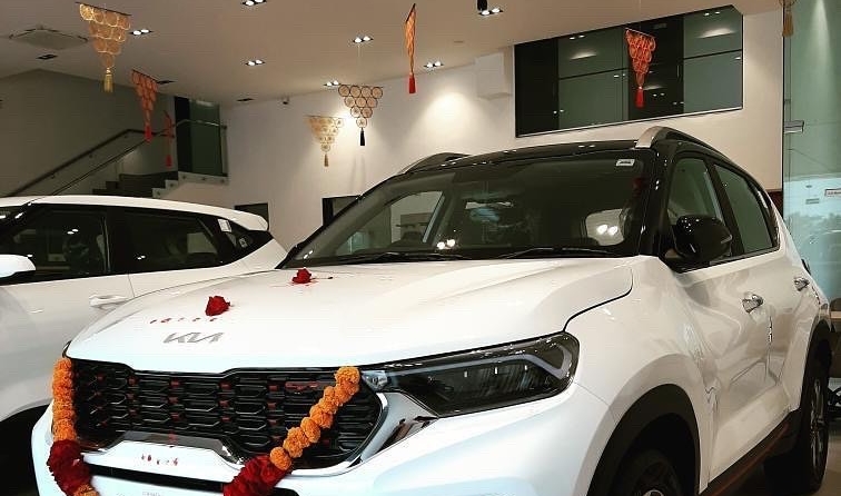 KIA SONET ने बिक्री के मामले में XUV को पछाड़ा, बनाया शानदार रिकॉर्ड