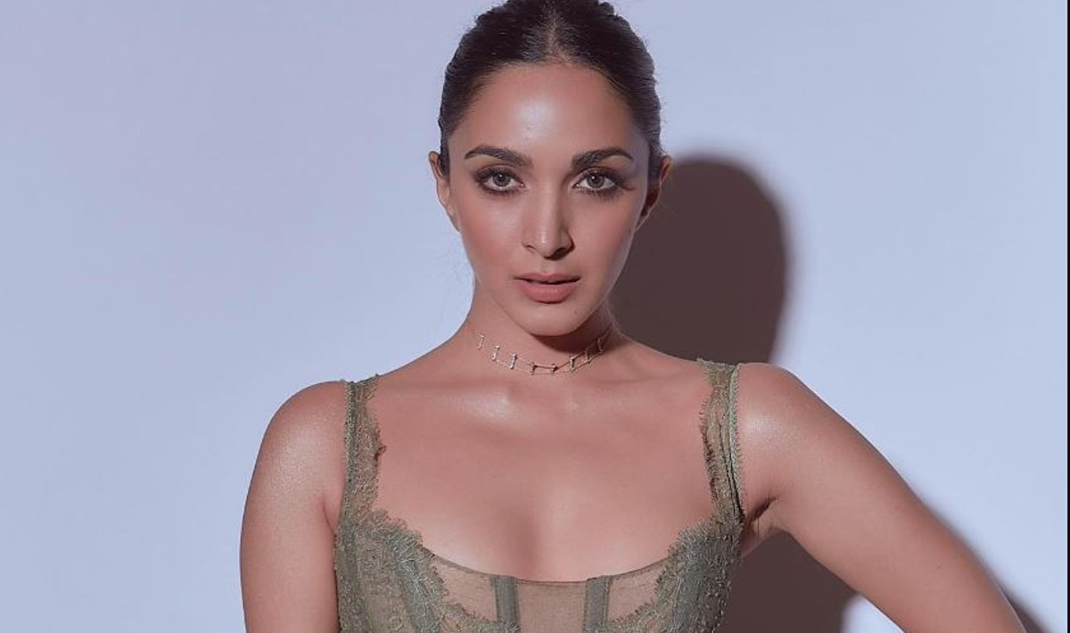 Kiara Advani की गोद में खेलती दिखीं जय भानुशाली की बेटी तारा, कार्तिक आर्यन को दिया फ्लाइंग किस, VIDEO