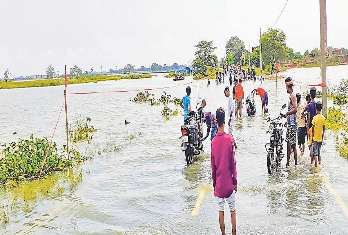 Bihar Flood: बक्सर में बाढ़ से बिगड़े हालात, चौसा-मोहनिया हाइवे पर चढ़ा पानी, परिचालन बंद