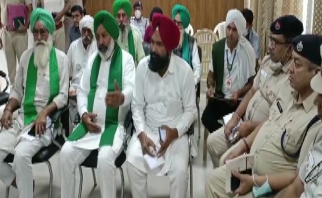 Farmers Protest: हरियाणा-दिल्ली बॉर्डर खोलने को लेकर बैठक, किसानों ने 6 नवंबर तक का मांगा समय