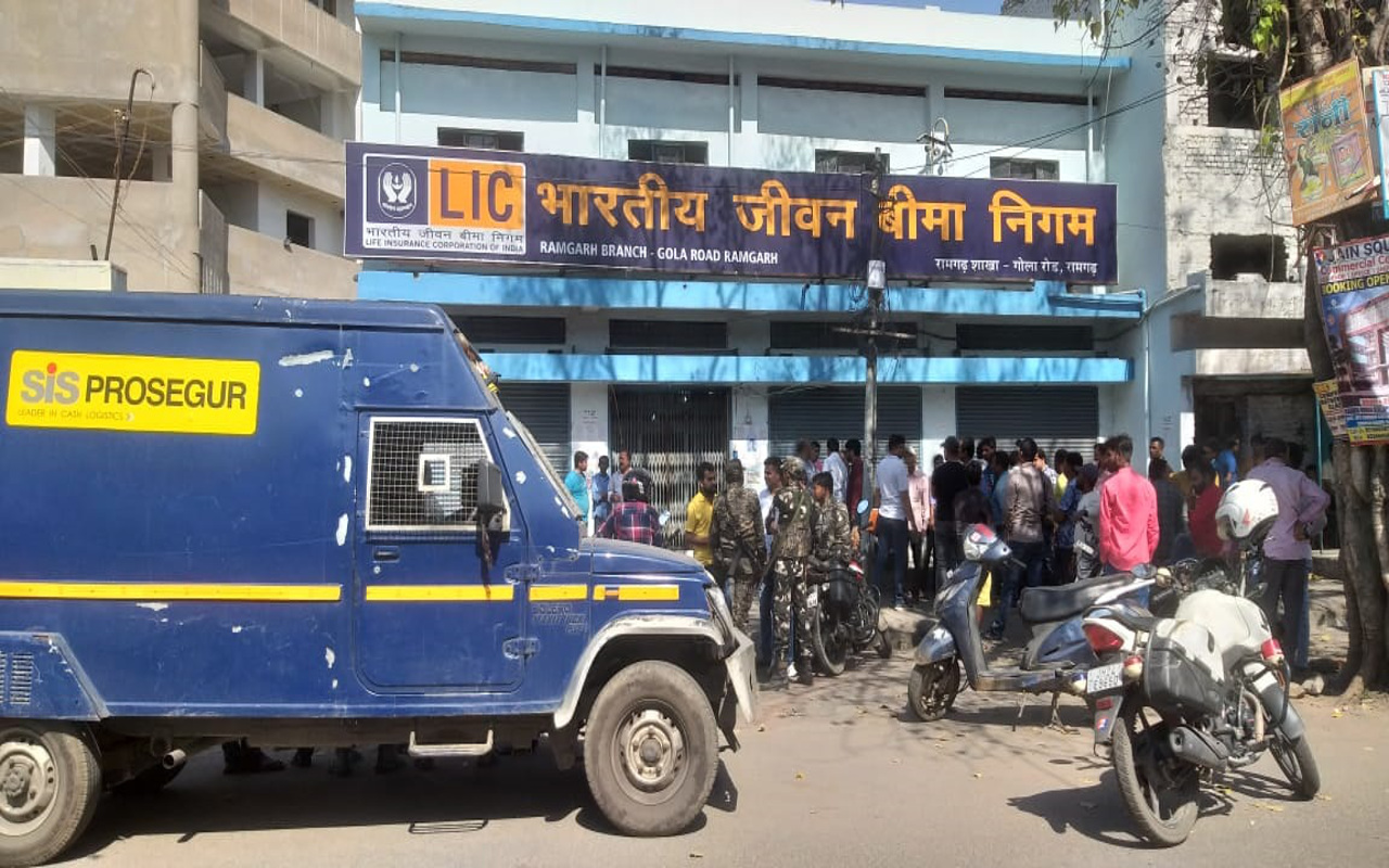 Jharkhand Crime News: रामगढ में अपराधियों ने गोली मारकर करीब 30 लाख रुपये लूटे, जांच में जुटी पुलिस
