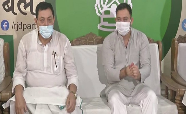 JDU केे पूर्व विधायक महेश्वर सिंह RJD में हुए शामिल, तेजस्वी को सीएम बनाने का किया दावा
