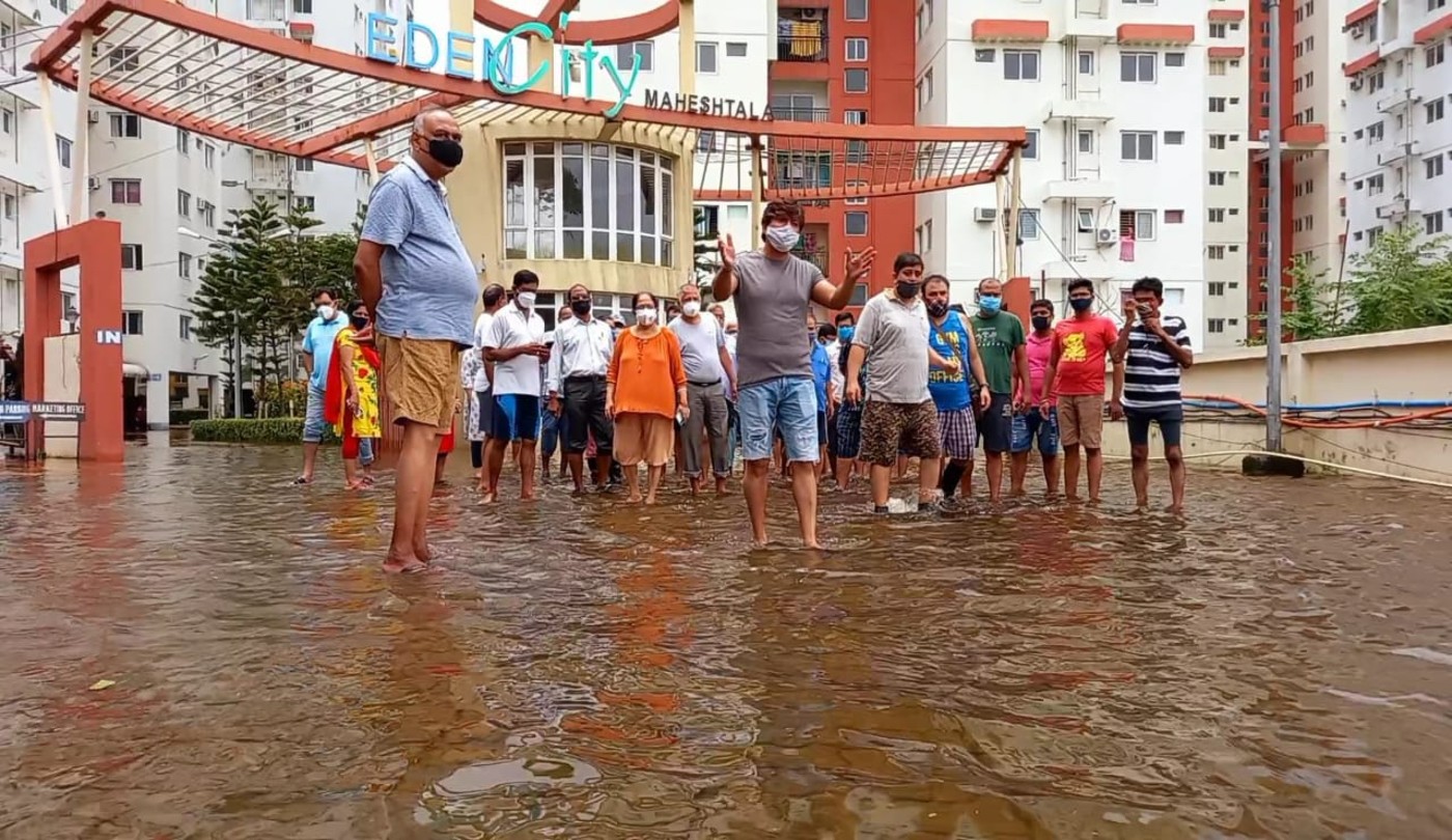 आरामबाग सब-डिवीजन में बाढ़, हजारों बेघर, मुख्य सचिव ने 9 डीएम के साथ की बैठक