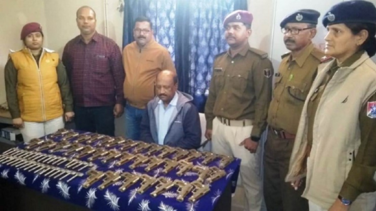 Bihar: जीआरपी व आरपीएफ को मिली बड़ी सफलता, दानापुर-साहिबगंज इंटरसिटी एक्सप्रेस से 35 अर्धनिर्मित पिस्टल बरामद