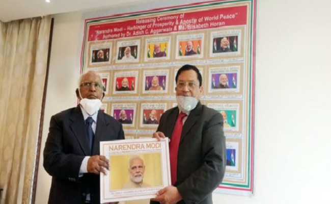 प्रधानमंत्री नरेंद्र मोदी के जीवन पर लिखी नयी पुस्तक का विमोचन