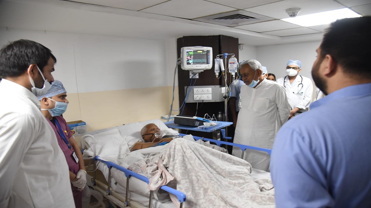 लालू यादव मेरे पुराने साथी.., अस्पताल पहुंच भावुक हुए नीतीश कुमार, जानें राजद सुप्रीमो के लिए क्या कहा…