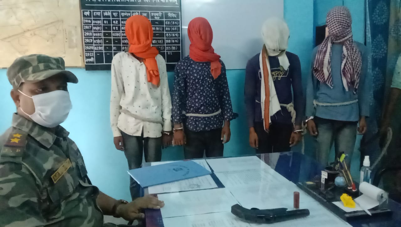 Jharkhand Crime News : देसी कट्टा व कारतूस के साथ छिपे चार लुटेरे गिरफ्तार, पलामू पुलिस ने भेजा जेल