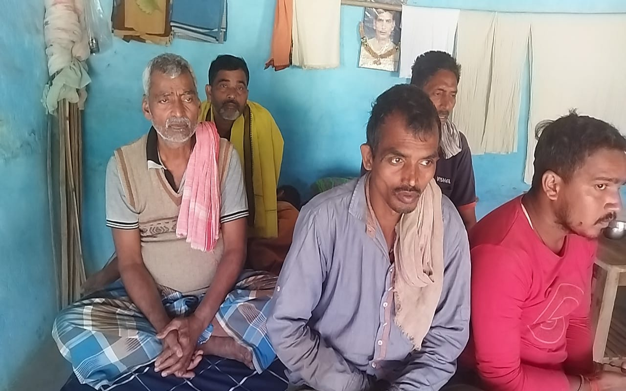 देवघर में दो पुलिसकर्मियों की शहादत के बाद भी नहीं मिली सहायता, परिजनों में आक्रोश