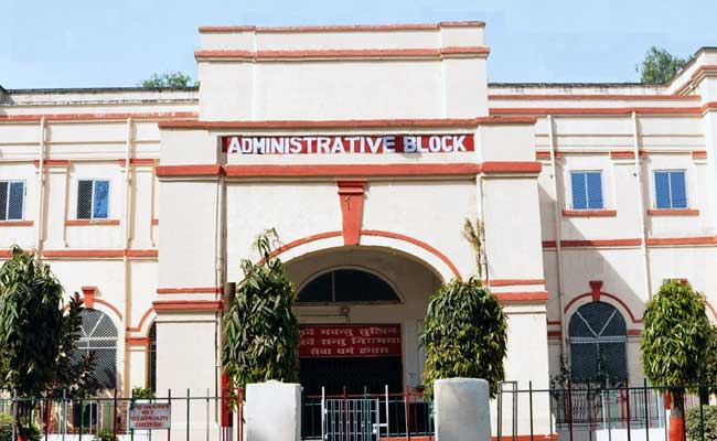 PMCH एडमिन ब्लॉक है हेरिटेज बिल्डिंग, इन्हें नहीं तोड़ा जाये, पूर्ववर्ती छात्रों के संगठन ने नीतीश कुमार से लगायी गुहार