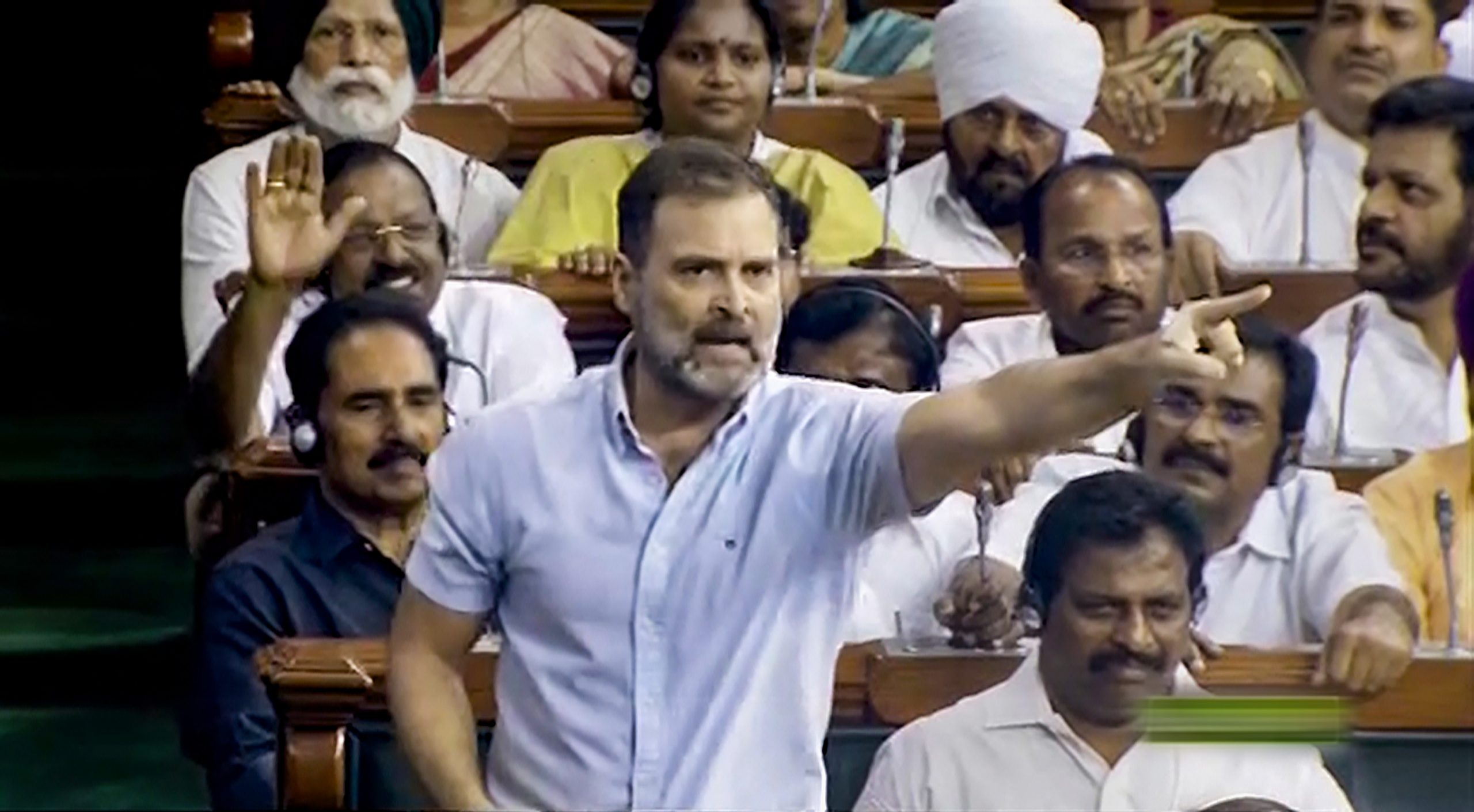 ‘पीएम मोदी चाहते हैं नॉर्थ-ईस्ट जलता रहे’, मणिपुर हिंसा पर राहुल गांधी ने बोला तीखा हमला