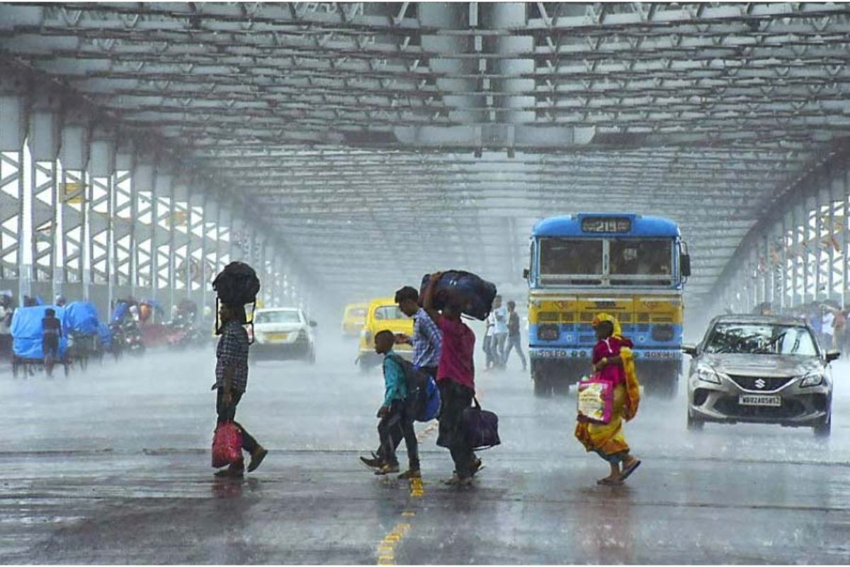 Bengal Weather Forecast : कोलकाता, हावड़ा समेत दक्षिण बंगाल के जिलों में बारिश का संभावना