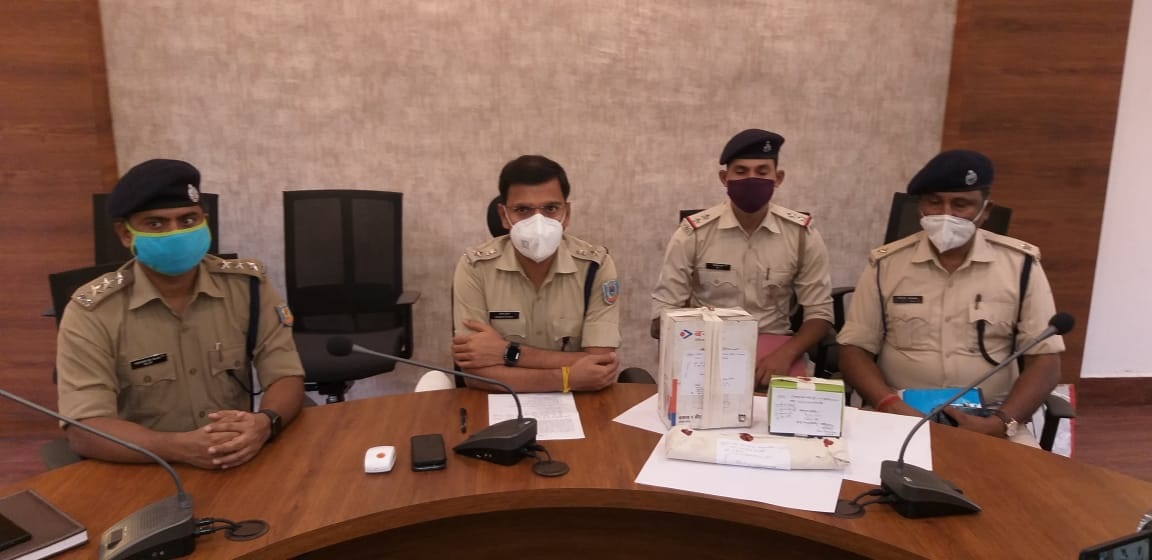 झारखंड में नकाबपोश अपराधियों ने हथियार के बल पर घर के सदस्यों को बंधक बनाकर की लूटपाट, जांच में जुटी पुलिस