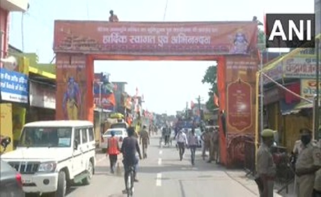 Ayodhya Ram Temple Bhumi Pujan : राम मंदिर के भूमि पूजन के लिये अयोध्या को ‘दुल्हन’ की तरह सजाया गया