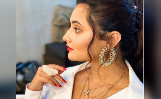 रश्मि देसाई ने शेयर की ये बोल्ड PHOTO, सोशल मीडिया पर छाया ‘नागिन’ एक्ट्रेस का हॉट लुक