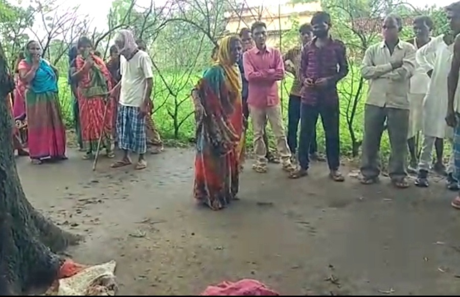 पलामू के रेहला में अपने तीन बच्चों के साथ मां मालगाड़ी के नीचे कूदी, मां-बेटी की मौत, दोनों बच्चों की हालत नाजुक