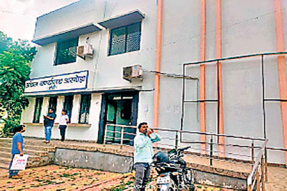 अरगोड़ा के अंचल कार्यालय में OBC प्रमाण पत्र के लिए अभ्यर्थी महीनों लगाते हैं दौड़, अधिकारियों के बहाने हजार