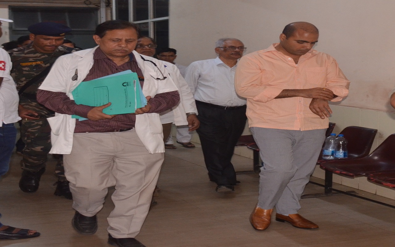 झारखंड: डीसी संदीप सिंह की तबीयत बिगड़ी, एसएनएमएमसीएच में हुआ इलाज, सीने में दर्द व सांस लेने में थी तकलीफ