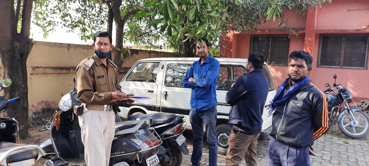 Road Accident : झारखंड के सरायकेला में सड़क हादसा, ट्रक की चपेट में आने से जमशेदपुर और गुमला के दो युवकों की मौत