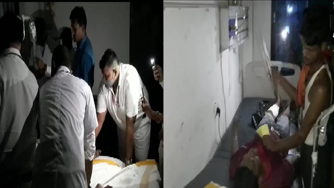Bihar: सासाराम सदर अस्पताल में सिस्टम की बत्ती गुल, टॉर्च की रोशनी में इमरजेंसी के मरीजों का हो रहा इलाज