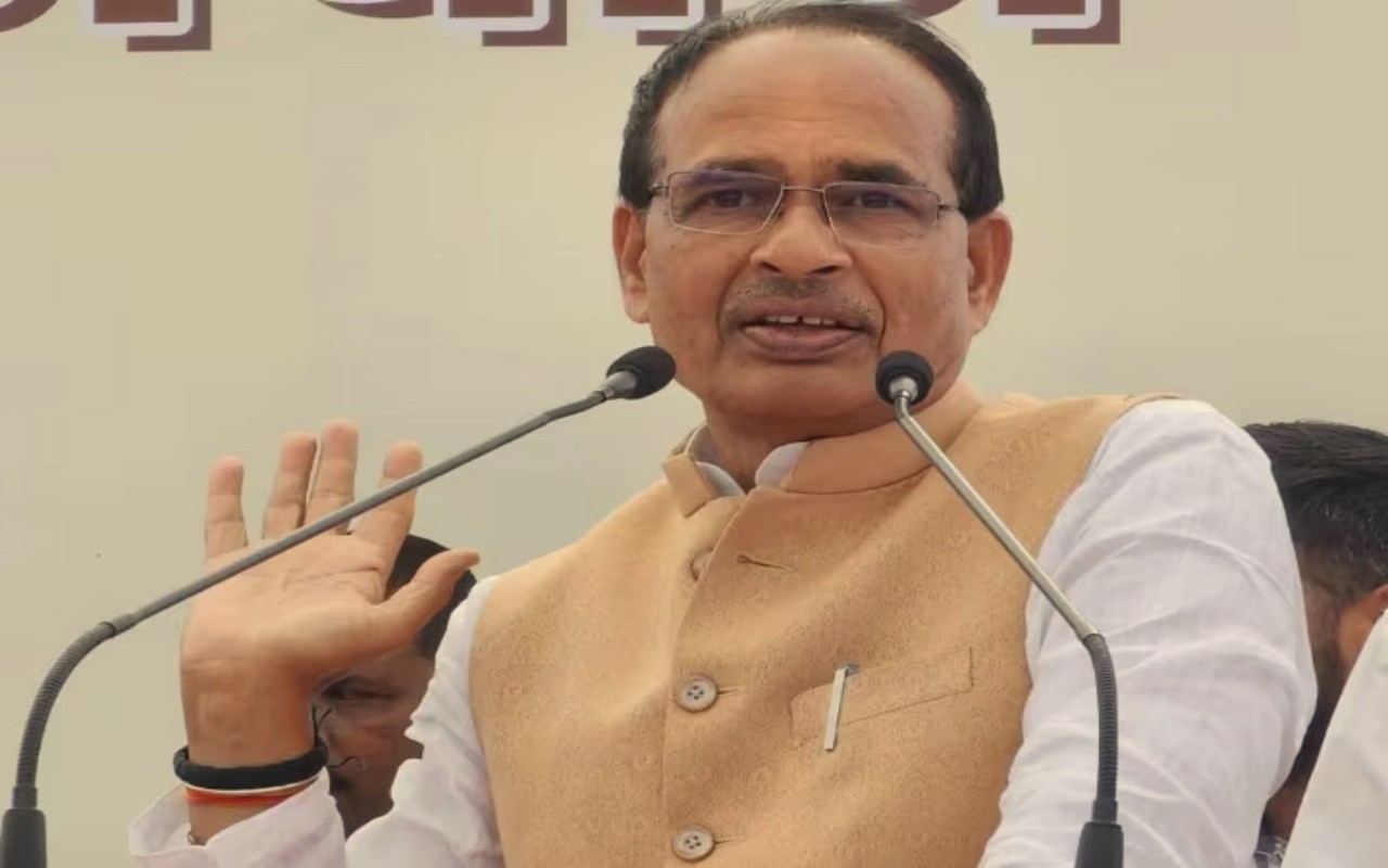 Ladli Laxmi Scheme: बेटियों की IIT, IIM और Law की पढ़ाई का खर्च उठाएगी सरकार, सीएम शिवराज ने दी नयी टैगलाइन