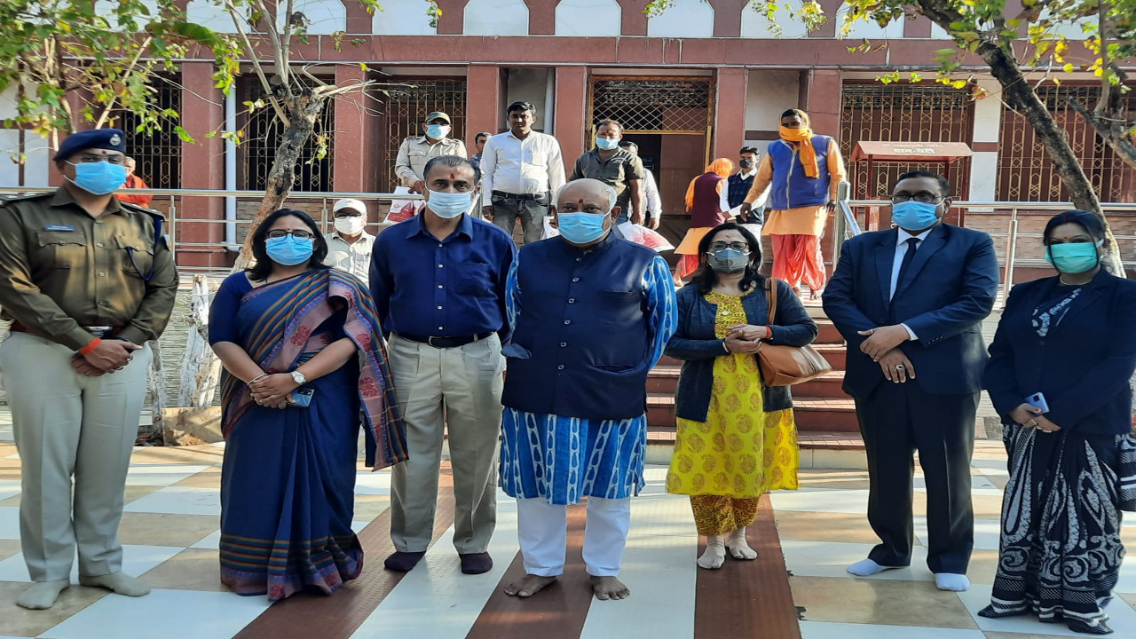 सिक्किम हाईकोर्ट के चीफ जस्टिस पहुंचे इटखोरी, मां भद्रकाली का दर्शन कर सुख-समृद्धि की कामना की